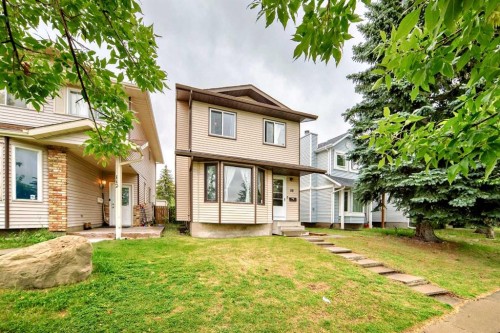 110 Edgeburn Crescent Nw, Calgary, AB - Outdoor With Facade