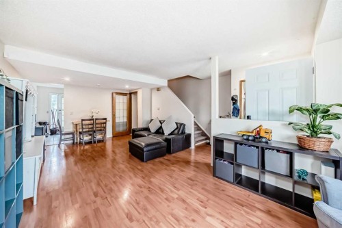 110 Edgeburn Crescent Nw, Calgary, AB - Indoor