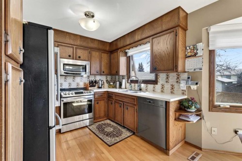 168 Templewood Drive Ne, Calgary, AB - Indoor Photo Showing Kitchen