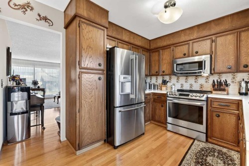 168 Templewood Drive Ne, Calgary, AB - Indoor Photo Showing Kitchen