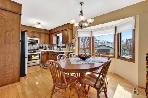 168 Templewood Drive Ne, Calgary, AB - Indoor Photo Showing Dining Room