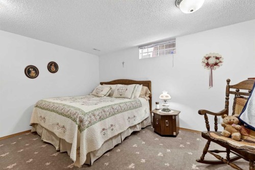 168 Templewood Drive Ne, Calgary, AB - Indoor Photo Showing Bedroom