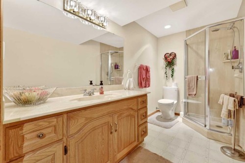 168 Templewood Drive Ne, Calgary, AB - Indoor Photo Showing Bathroom