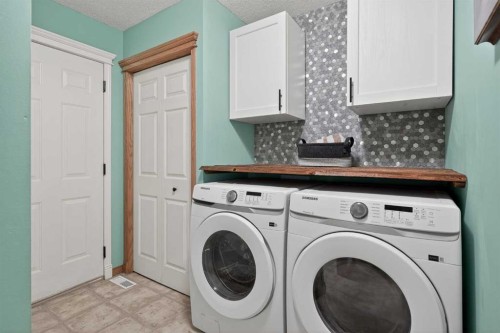 112 West Creek Close, Chestermere, AB - Indoor Photo Showing Laundry Room