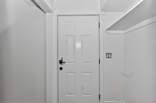 3319 56 Street Ne, Calgary, AB - Indoor Photo Showing Other Room