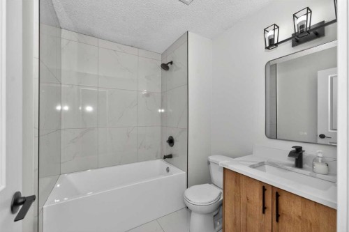 3319 56 Street Ne, Calgary, AB - Indoor Photo Showing Bathroom