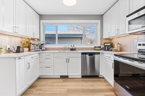 128 Allandale Close Se, Calgary, AB - Indoor Photo Showing Kitchen