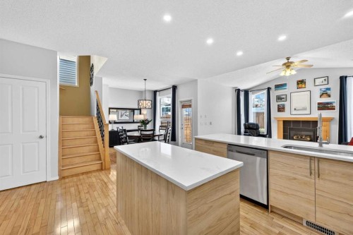 865 Citadel Way Nw, Calgary, AB - Indoor Photo Showing Kitchen