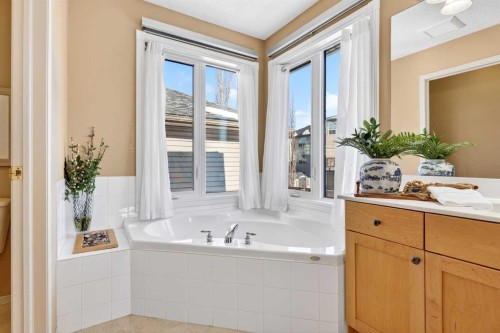 865 Citadel Way Nw, Calgary, AB - Indoor Photo Showing Bathroom