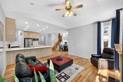 865 Citadel Way Nw, Calgary, AB - Indoor Photo Showing Living Room