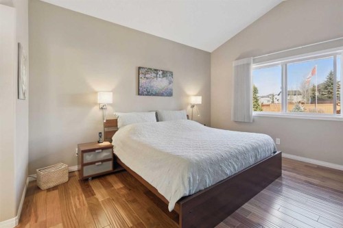 202 Tusslewood Terrace Nw, Calgary, AB - Indoor Photo Showing Bedroom