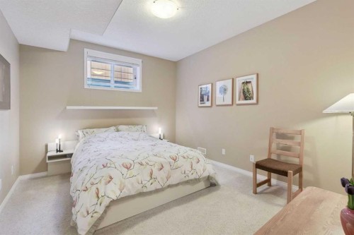 202 Tusslewood Terrace Nw, Calgary, AB - Indoor Photo Showing Bedroom