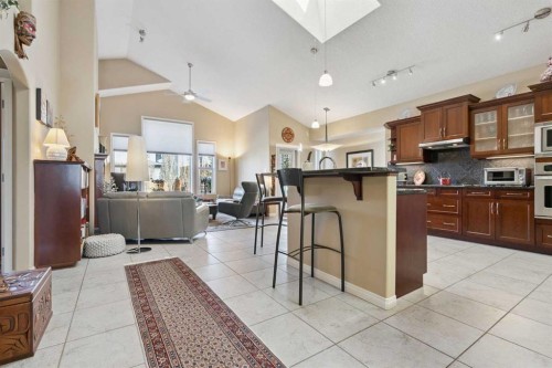 202 Tusslewood Terrace Nw, Calgary, AB - Indoor Photo Showing Kitchen