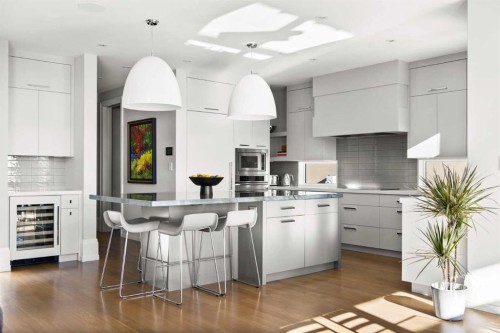 34 Elveden Heights Sw, Calgary, AB - Indoor Photo Showing Kitchen With Upgraded Kitchen
