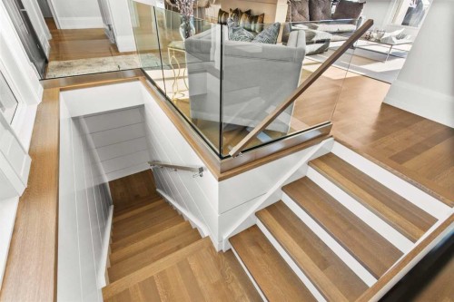 34 Elveden Heights Sw, Calgary, AB - Indoor Photo Showing Other Room