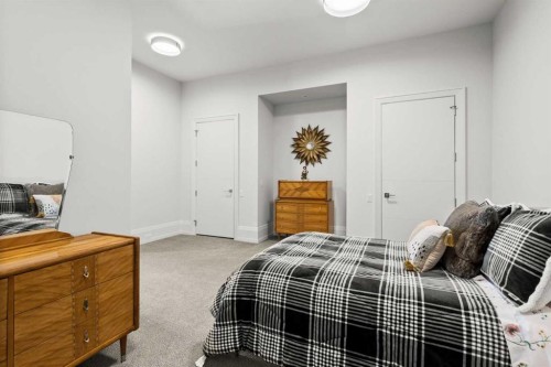 34 Elveden Heights Sw, Calgary, AB - Indoor Photo Showing Bedroom