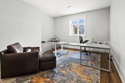 34 Elveden Heights Sw, Calgary, AB - Indoor Photo Showing Office