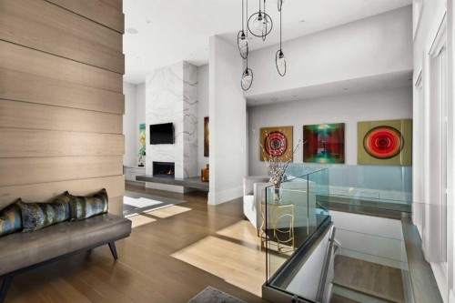 34 Elveden Heights Sw, Calgary, AB - Indoor Photo Showing Other Room
