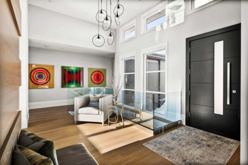34 Elveden Heights Sw, Calgary, AB - Indoor Photo Showing Other Room