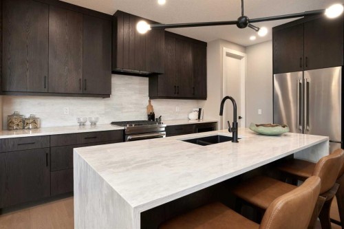  - Indoor Photo Showing Kitchen With Double Sink With Upgraded Kitchen