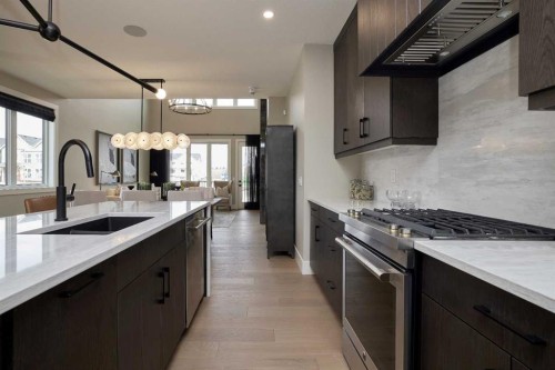  - Indoor Photo Showing Kitchen With Upgraded Kitchen