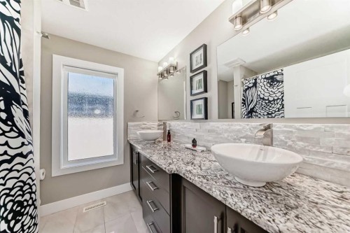 120 Kinniburgh Circle, Chestermere, AB - Indoor Photo Showing Bathroom