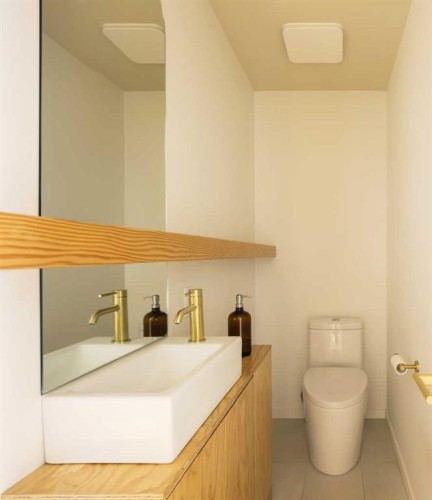 5036 Vanstone Crescent Nw, Calgary, AB - Indoor Photo Showing Bathroom