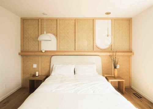 5036 Vanstone Crescent Nw, Calgary, AB - Indoor Photo Showing Bedroom