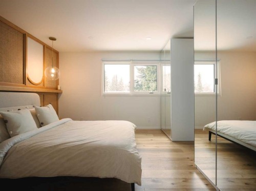 5036 Vanstone Crescent Nw, Calgary, AB - Indoor Photo Showing Bedroom