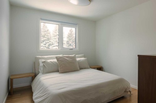 5036 Vanstone Crescent Nw, Calgary, AB - Indoor Photo Showing Bedroom