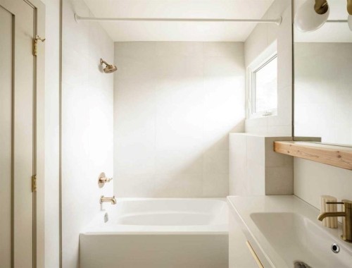 5036 Vanstone Crescent Nw, Calgary, AB - Indoor Photo Showing Bathroom