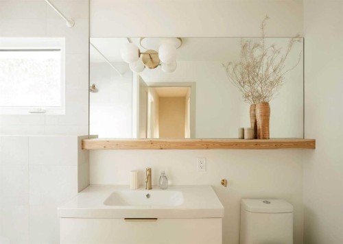 5036 Vanstone Crescent Nw, Calgary, AB - Indoor Photo Showing Bathroom