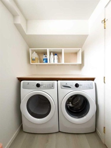 5036 Vanstone Crescent Nw, Calgary, AB - Indoor Photo Showing Laundry Room