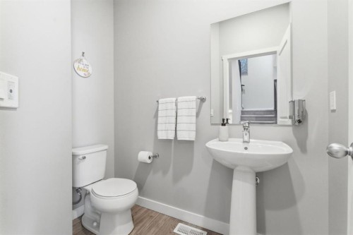 131 Walcrest Way Se, Calgary, AB - Indoor Photo Showing Bathroom