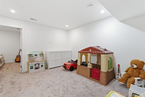 131 Walcrest Way Se, Calgary, AB - Indoor Photo Showing Other Room