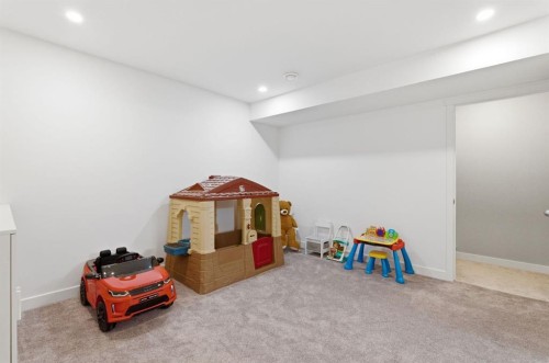 131 Walcrest Way Se, Calgary, AB - Indoor Photo Showing Other Room