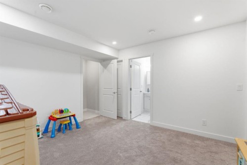 131 Walcrest Way Se, Calgary, AB - Indoor Photo Showing Other Room
