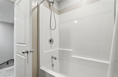 131 Walcrest Way Se, Calgary, AB - Indoor Photo Showing Bathroom