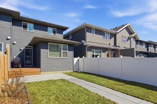 131 Walcrest Way Se, Calgary, AB - Outdoor