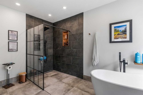 328 Rainbow  Falls Way, Chestermere, AB - Indoor Photo Showing Bathroom