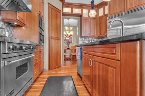 183 Westview Drive Sw, Calgary, AB - Indoor Photo Showing Kitchen
