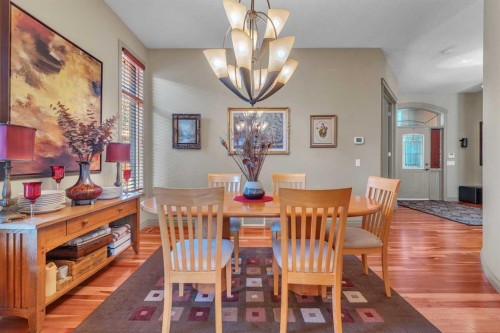 183 Westview Drive Sw, Calgary, AB - Indoor Photo Showing Dining Room