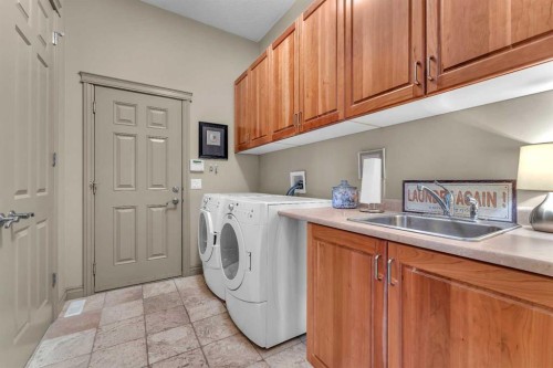 183 Westview Drive Sw, Calgary, AB - Indoor Photo Showing Laundry Room
