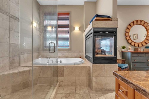 183 Westview Drive Sw, Calgary, AB - Indoor Photo Showing Bathroom