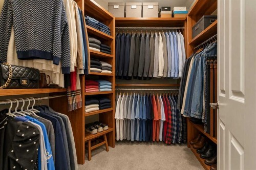 183 Westview Drive Sw, Calgary, AB - Indoor With Storage