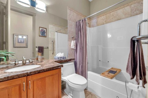 183 Westview Drive Sw, Calgary, AB - Indoor Photo Showing Bathroom