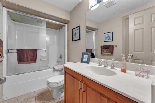 183 Westview Drive Sw, Calgary, AB - Indoor Photo Showing Bathroom