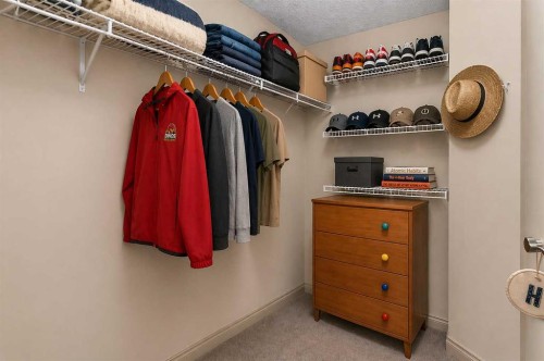 183 Westview Drive Sw, Calgary, AB - Indoor With Storage