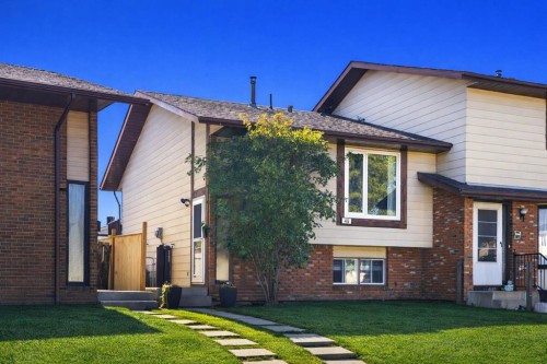 49 Castlebrook Way Ne, Calgary, AB - Outdoor