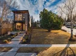 5424 37 Street SW Calgary, AB T3E 5M5